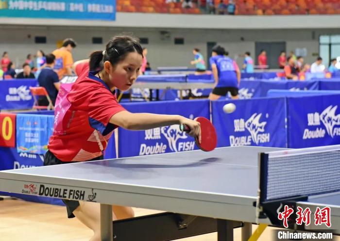 全国近600名高中乒乓球健儿在广州同场竞技 展现