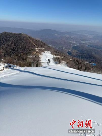亚布力滑雪区今冬实现三山全贯通创纪录造雪面