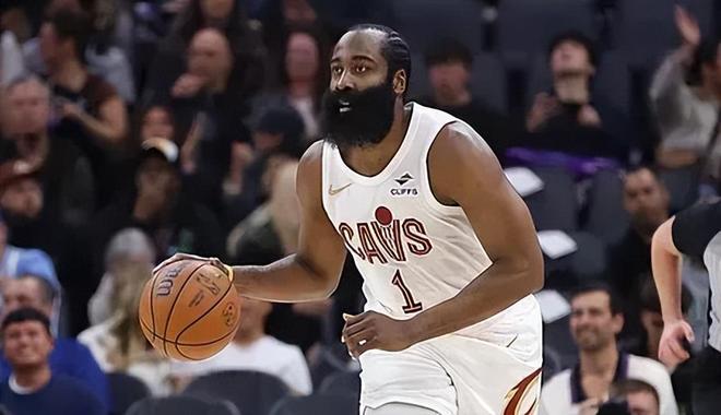 字母哥伤退骑士力克雄鹿取三连胜