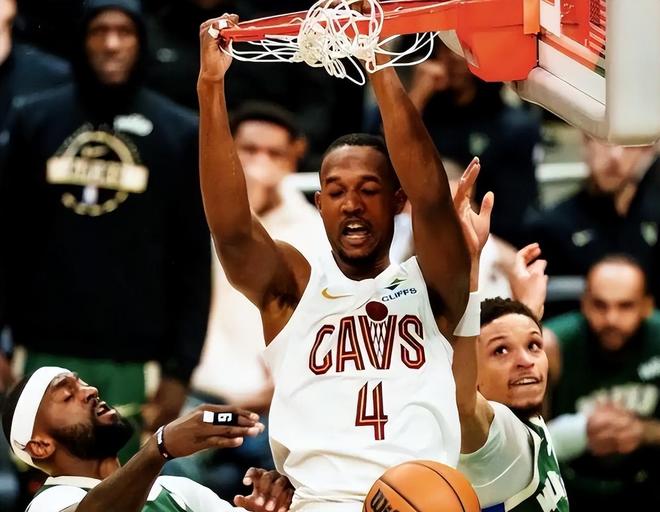 字母哥伤退骑士力克雄鹿取三连胜