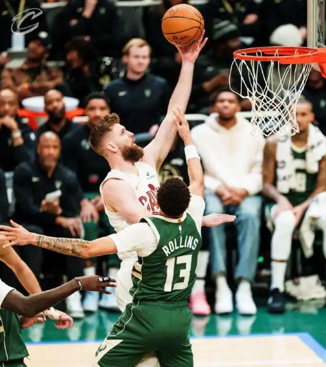 字母哥伤退骑士力克雄鹿取三连胜