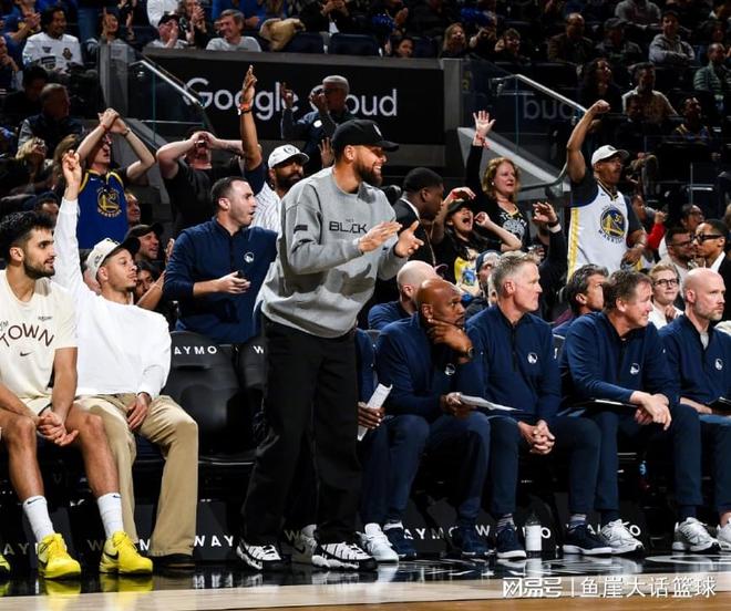 勇士险胜篮网失误26次 桑托斯31分助逆转