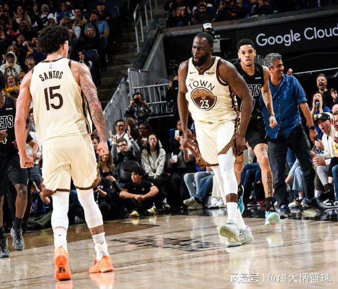 勇士险胜篮网失误26次 桑托斯31分助逆转