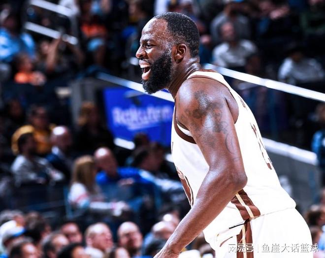 勇士险胜篮网失误26次 桑托斯31分助逆转