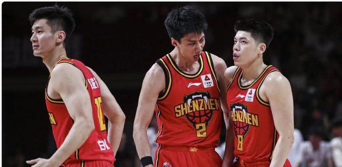 CBA常规赛32轮激战：上海13连胜领跑，广东48分大