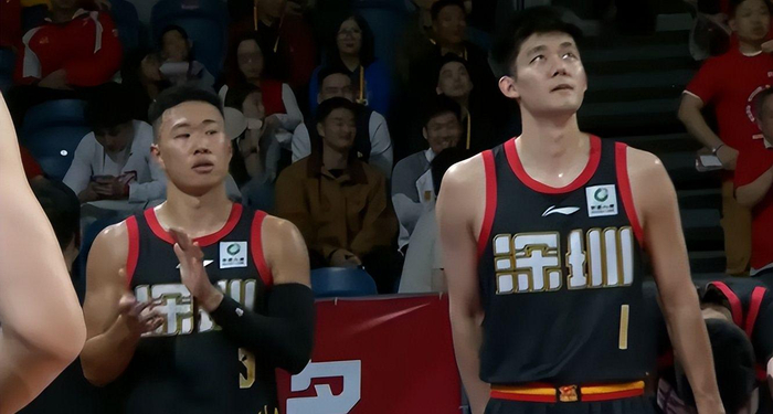 CBA常规赛32轮激战：上海13连胜领跑，广东48分大