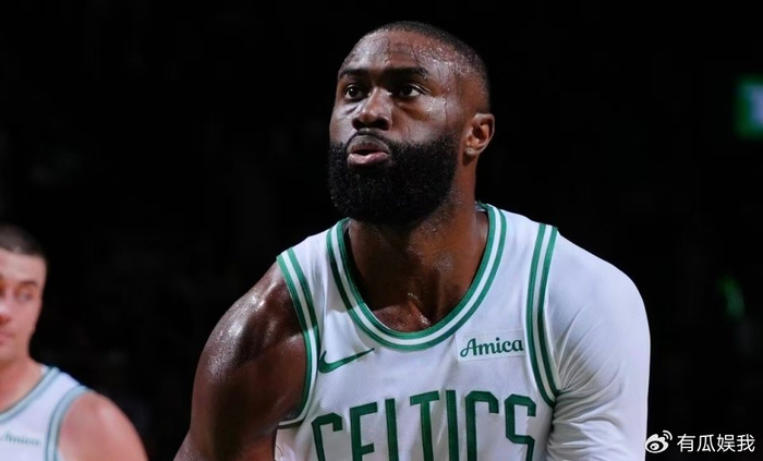 绿军逆转雷霆终结12连胜 塔图姆布朗联手轰出4