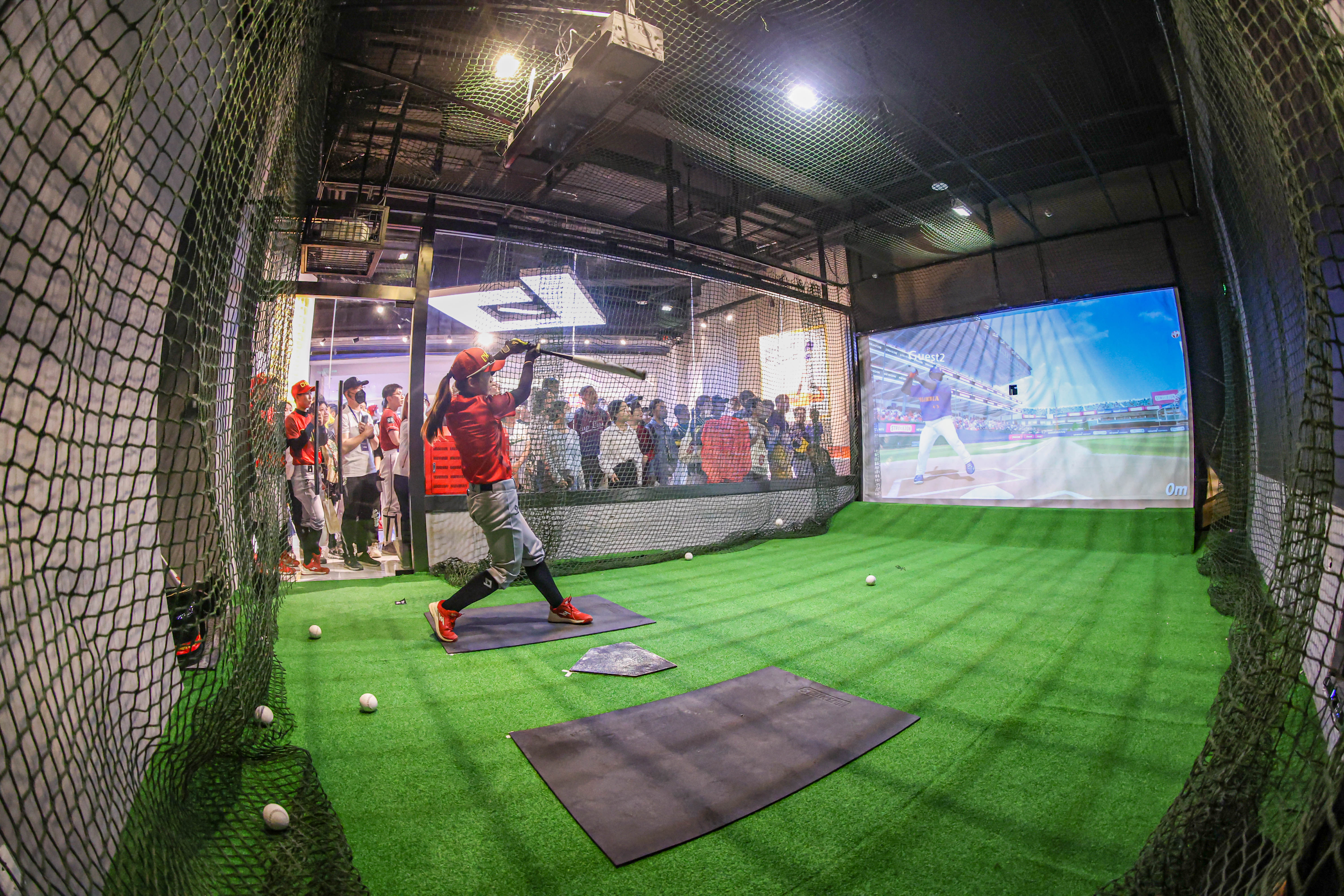 首届首都高校模拟本垒打挑战赛在西三旗万象汇